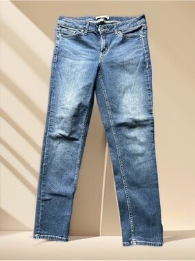 Calvin Klein Women's Faded Blue Straight-Leg Jeans